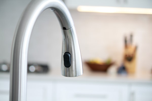 Modern kitchen tap and sink plumbing